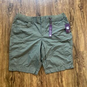 Gloria Vanderbilt Women’s Cargo Shorts in Olive